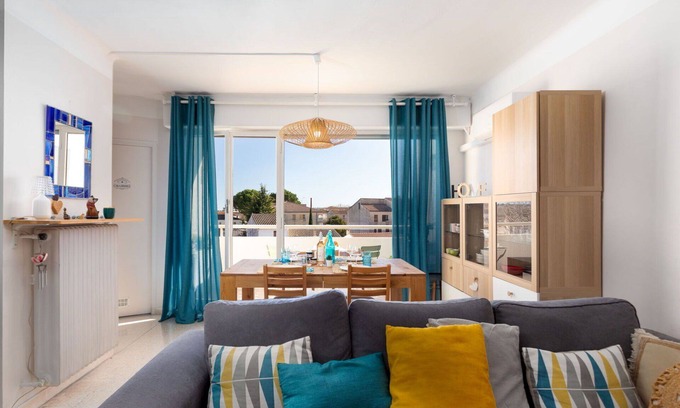 Lunel Apartment | Beautiful apartment for 2 people with WIFI, A/C, TV, terrace and parking
