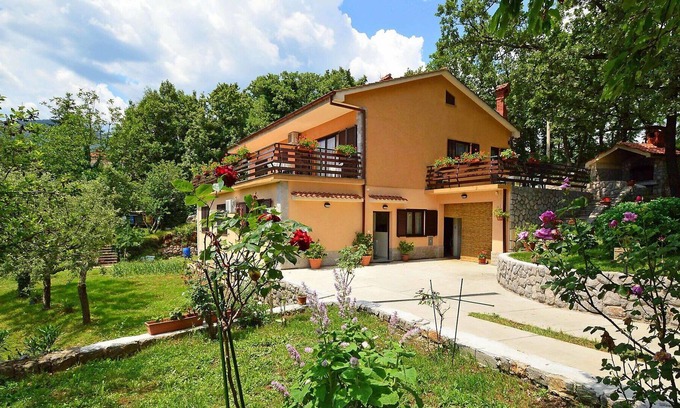 Mihotici Apartment | Beautiful apartment for 5 guests with WIFI, A/C, TV and parking