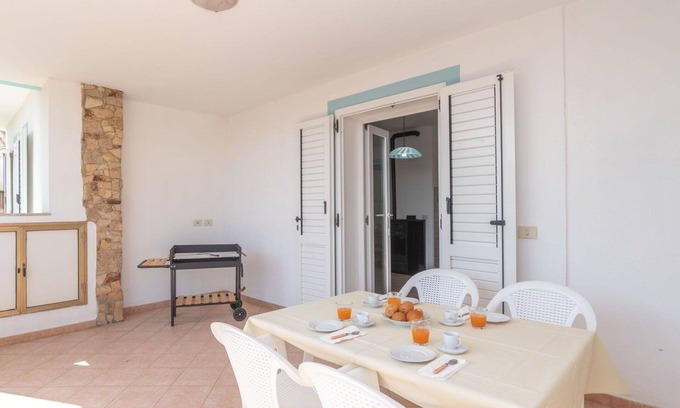 Pittulongu Apartment | Beautiful apartment for 4 guests with TV, terrace, pets allowed and parking