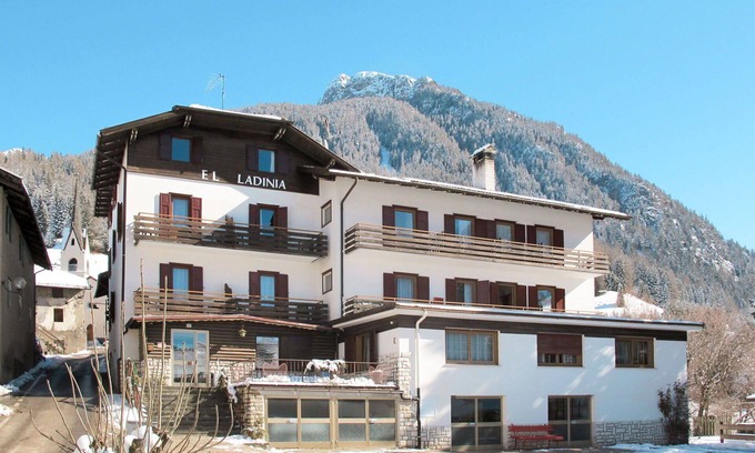 Moena Apartment | Beautiful apartment for 7 guests with WIFI, TV, patio and pets allowed