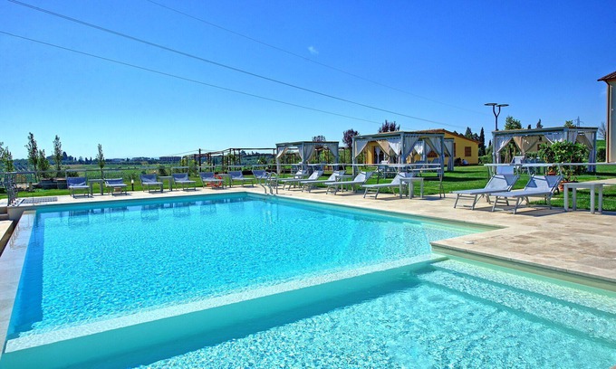 Vinci Apartment | Beautiful apartment for 4 people with A/C, WIFI, pool, TV, panoramic view and parking