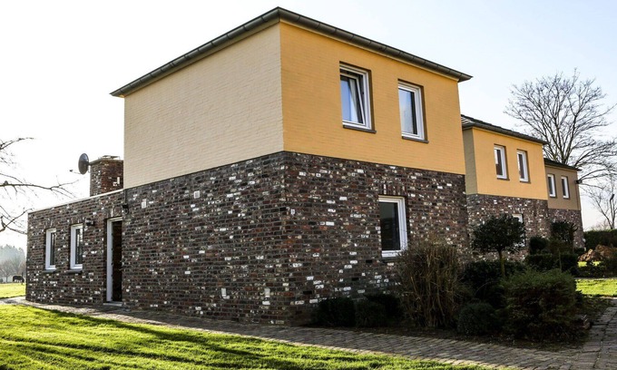Landsrade House | Beautiful apartment in villa for 6 guests with WIFI, TV, terrace, pets allowed and parking