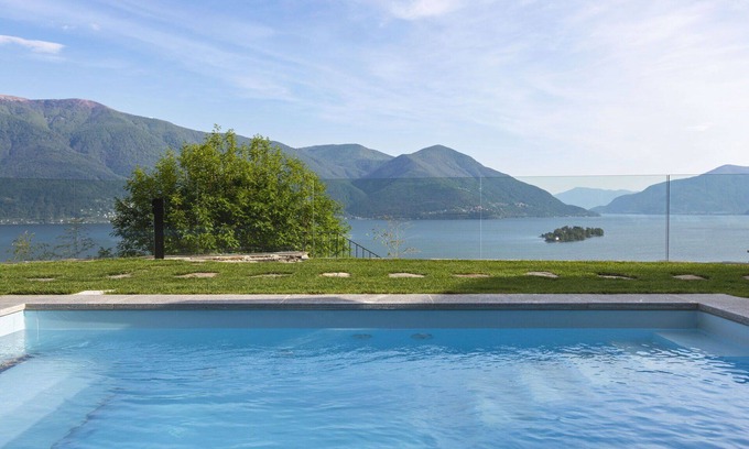 Ascona Villa | Beautiful apartment in villa with A/C, internet, pool, TV, patio, panoramic view and parking