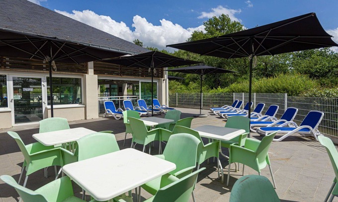 Saumur House | Beautiful apartment in villa for 5 people with pool, internet, TV, terrace and pets allowed
