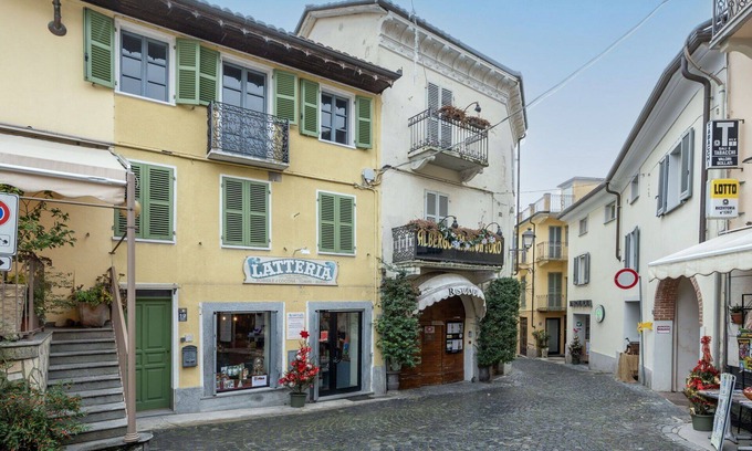 Cocconato Apartment | Beautiful apartment for 4 people with A/C, WIFI, TV, balcony, pets allowed and parking
