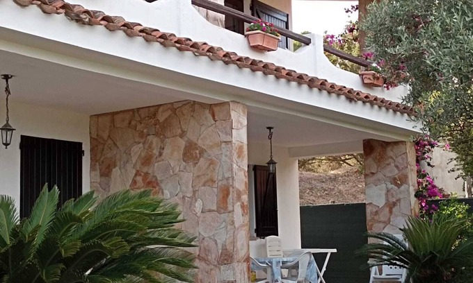 Porto Pino Apartment | BEAUTIFUL APARTMENT(s) IN VILLA WITH SEA VIEW