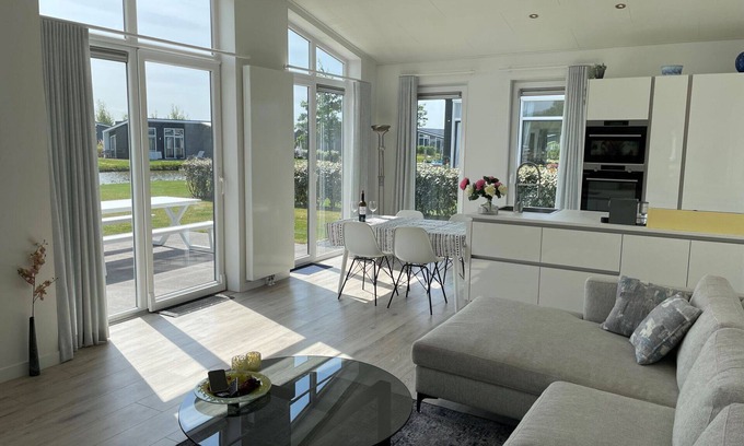 Wemeldinge House | Beautiful apartment in villa for 4 people with A/C, WIFI, TV, terrace and parking