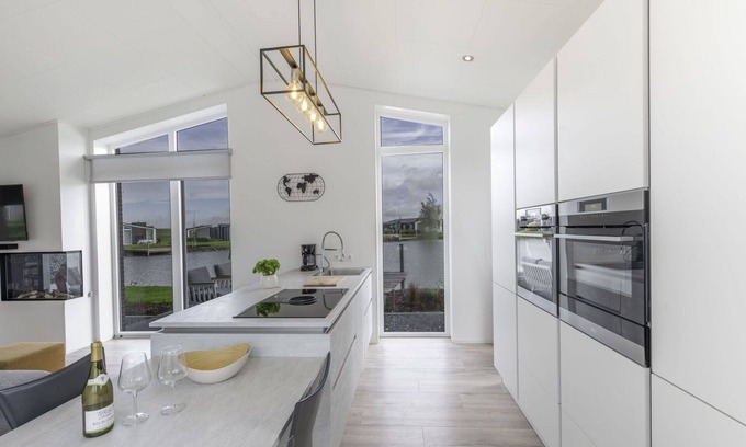 Wemeldinge House | Beautiful apartment in villa for 4 guests with WIFI, TV, terrace and parking