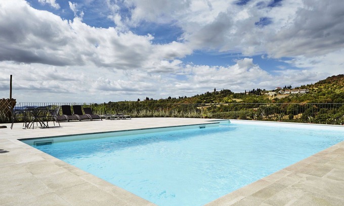 Capolona Apartment | Beautiful apartment with WIFI, pool, TV, pets allowed, panoramic view and parking, close to Arezzo