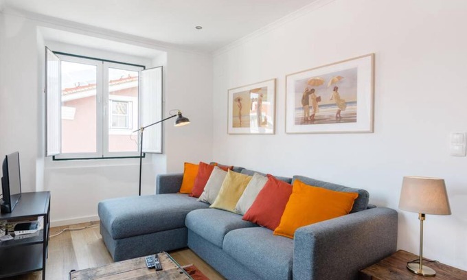 Linda-a-Velha Apartment | Beautiful Apartment with View of the Tagus River