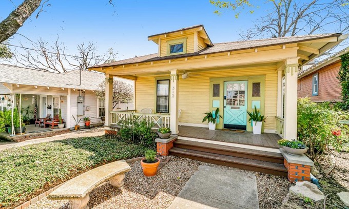 Oak Cliff House | Beautiful Art Bungalow