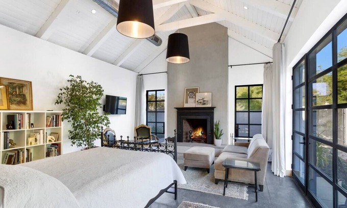 West University House | Beautiful artist's suite w/full bath, kitchenette