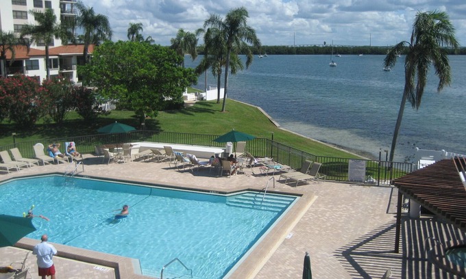 St. Petersburg Condo | Beautiful Bahia Pointe Waterfront Villa now available Jan 4 to Feb 1st 2025nn