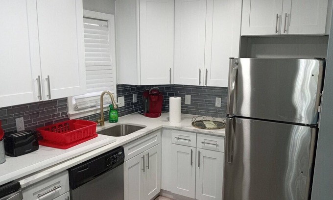 Overlea House | Beautiful Baltimore County home 15 minutes from Inner harbor