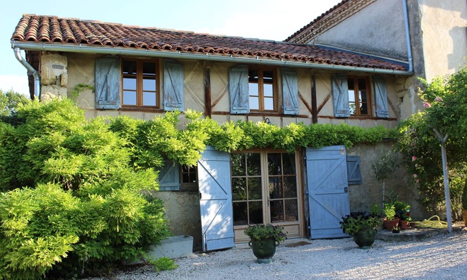 Benque House | Beautiful Barn in Stunning Quiet Countryside with use of 13 Meter Pool.