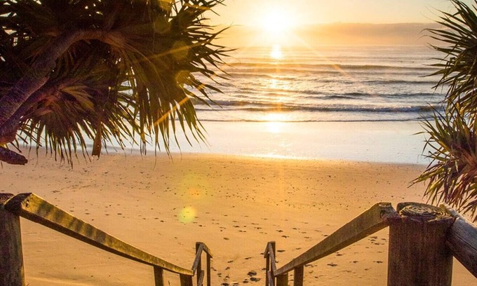 Sapphire Beach House | Beautiful beach side home - 200m walk to the beach!