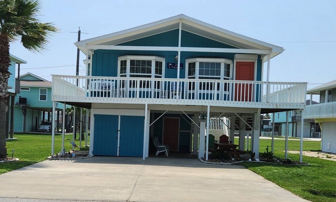 Galveston House | Beautiful Beach bungalow with views of the beach