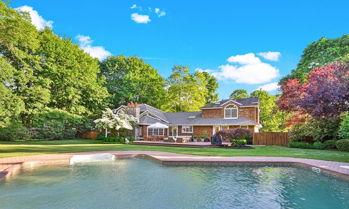 East Moriches House | BEAUTIFUL BEACH ESCAPE NEAR WESTHAMPTON BEACH VILLAGE!!