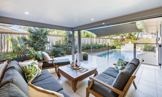 Sandy Beach House | Beautiful Beachside Holiday Home @ Sandy. 500m to Beach -Sleeps 10