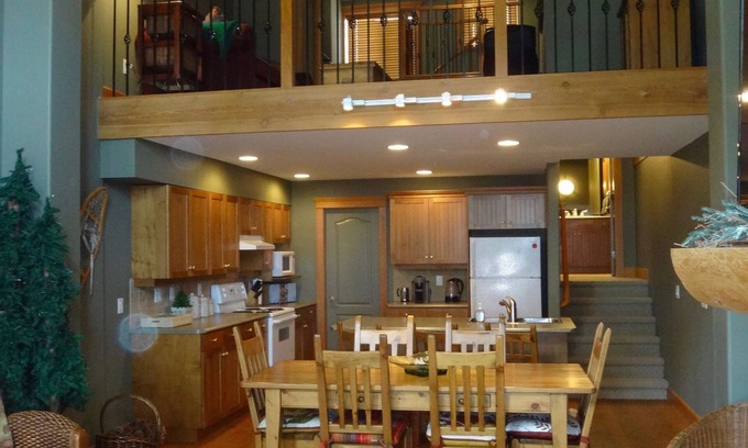 Big White Ski Resort House | Beautiful Big White Ski-In/Ski-Out Vacation Condo With Private Hot Tub!