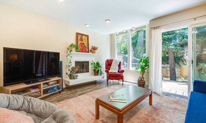 Lower Arapahoe House | Beautiful Boulder Townhome: Walk to CU & Pearl St!