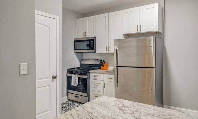 Tower Grove South House | Beautiful, Brand New Tower Grove Unit! 1s