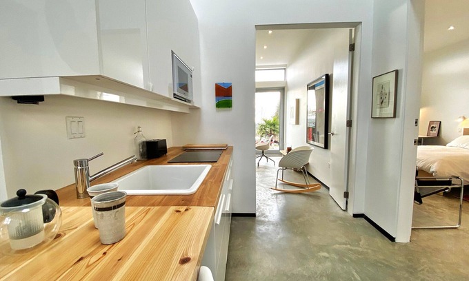 West Sechelt Apartment | beautiful bright cozy suite, 5 min from beach