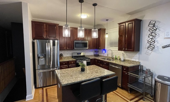 Grand Boulevard House | Beautiful Bronzeville Duplex!