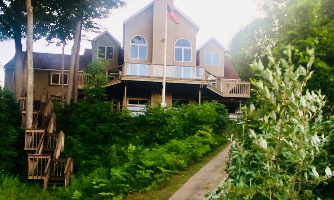 Alanson House | Beautiful Burt Lake Family Getaway