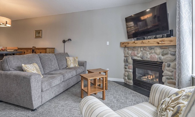 Silver Star Mountain Condo | Beautiful Desirable Top Floor Updated Ski In/out Condo