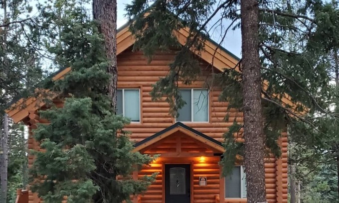 Duck Creek Village Cabin | Beautiful Cabin in Duck Creek Village