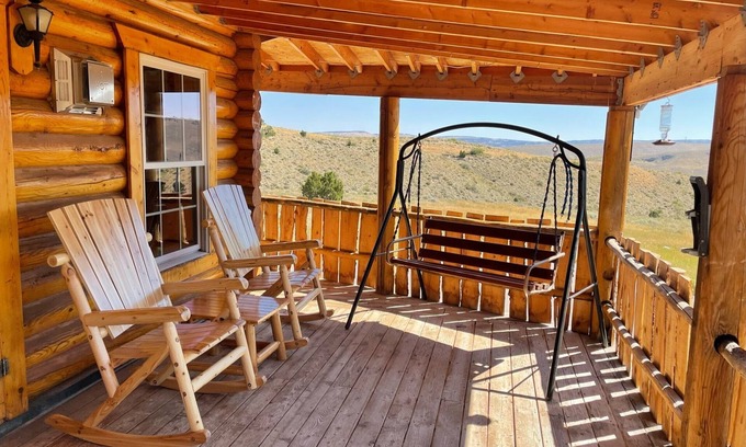 Lander Cabin | Beautiful Cabin! Fireplace, Deck, Pooltable!