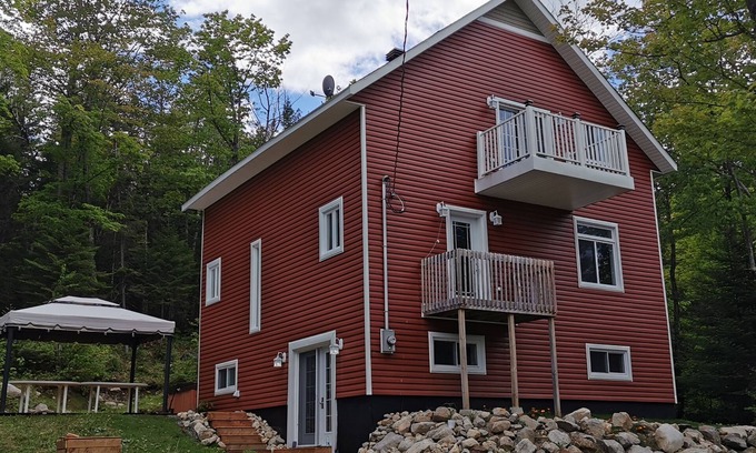 Chertsey Ski Chalet | Beautiful cabin in the woods lake access, Chertsey, 10 ppl, 4 bdrs, 2 baths, SPA