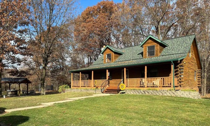 Shelbyville Cabin | Beautiful cabin situated on 20 acres of land