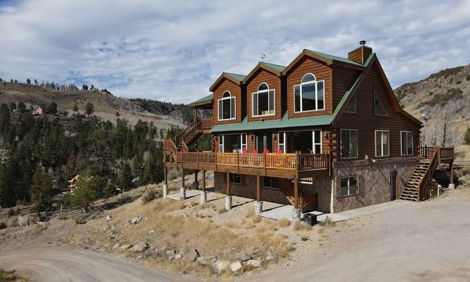 Mammoth Creek House | Beautiful Cabin with Incredible Views of the Lake and Mountains - 2nd to None!