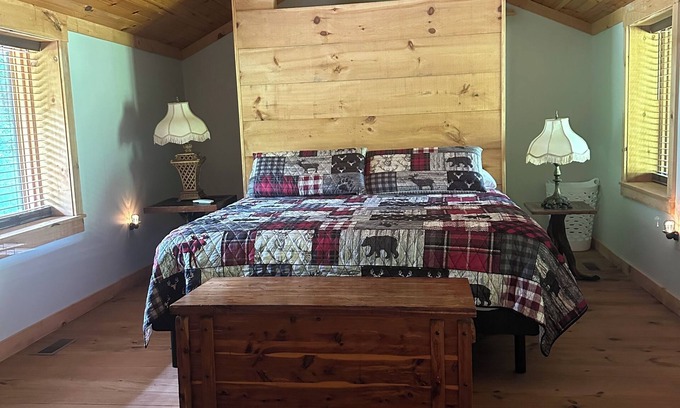 Russell Springs Cabin | Beautiful cabin nestled in the woods surrounded by water
