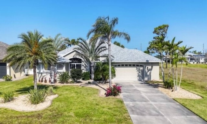 White Marsh House | Beautiful Canal front home in Rotonda West