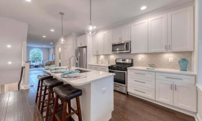 Highlandtown House | Beautiful Canton Home w/rooftop deck +Private parking