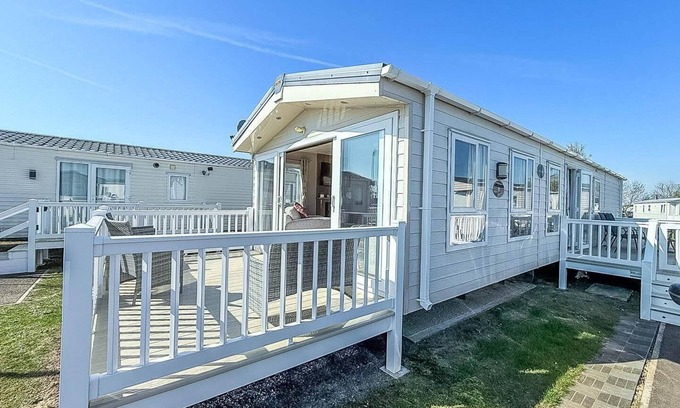 Clacton-on-Sea House | Beautiful caravan with decking & WiFi at St Osyth Beach Holiday Park ref 28077DW