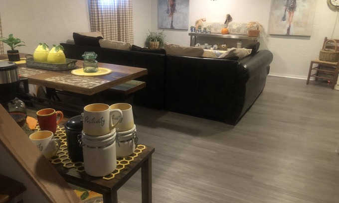 East Colorado Springs Apartment | BEAUTIFUL CENTRAL AREA - CLOSE TO ALL ATTRACTIONS COLORADO SPRINGS HAS TO OFFER!