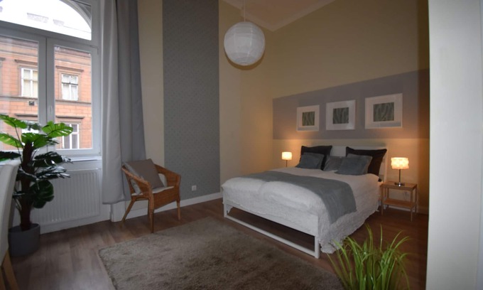 Nepszinhaz negyed Condo | Beautiful central 4 bedroom/4 bathroom
