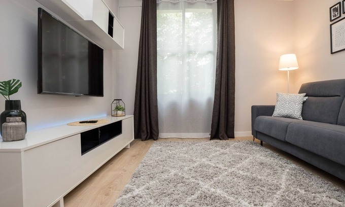 Logrono Historic Centre Apartment | Beautiful central apartment, renovated, near Laurel and Espolon, cathedral view, free WIFI