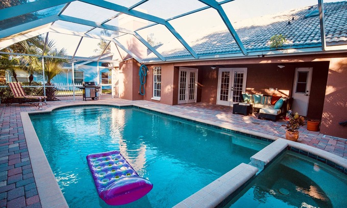 Bee Ridge House | Beautiful Central Sarasota Pool Home