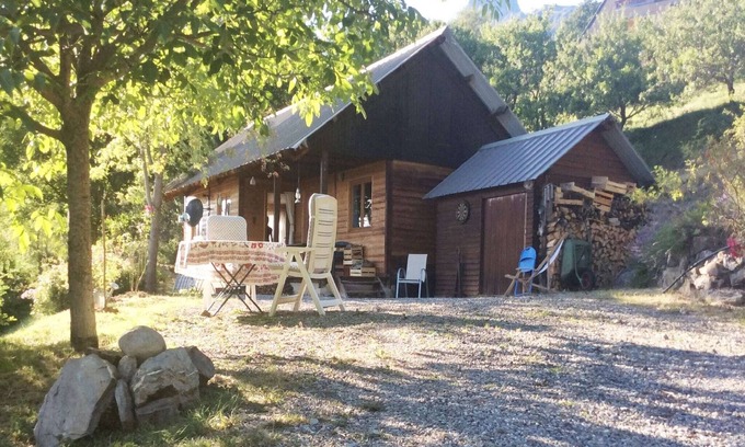 Saint-Apollinaire Ski Chalet | Beautiful chalet with terrace