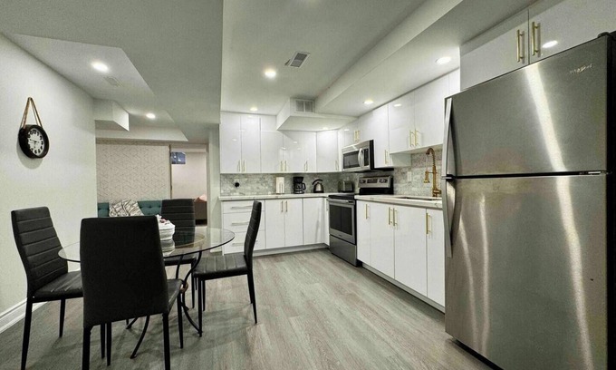 Richmond Hill Apartment | Beautiful & Chic Family Basement