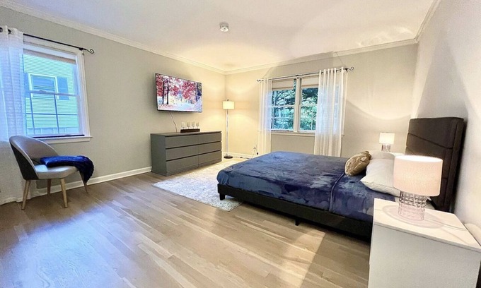 Stamford House | Beautiful & clean 3bed/2bath home in quiet Stamford downtown neighborhood
