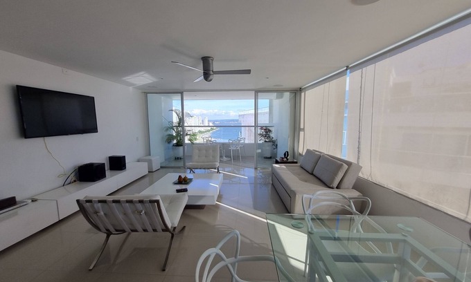 El Laguito Apartment | Beautiful apartment for groups on the 25th floor, by Parceros Group
