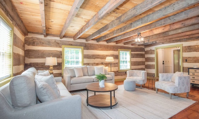 Nottingham House | Beautiful Colonial Style Home in Nottingham PA