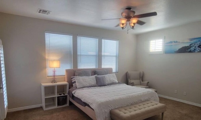 Seven Hills House | Beautiful comfy home w/ spa tub