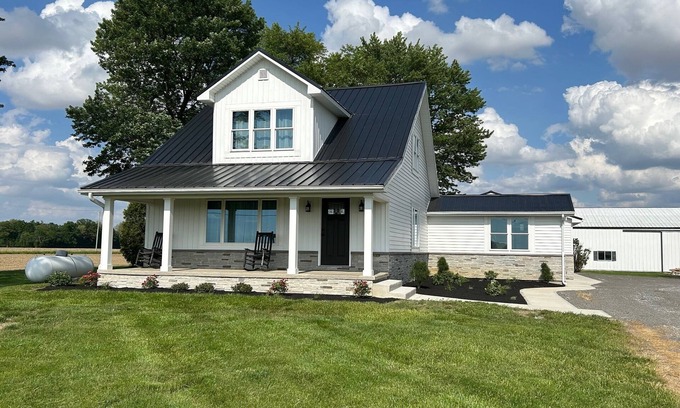 Pemberton Other | Beautiful completely renovated farmhouse with all the modern amenities!